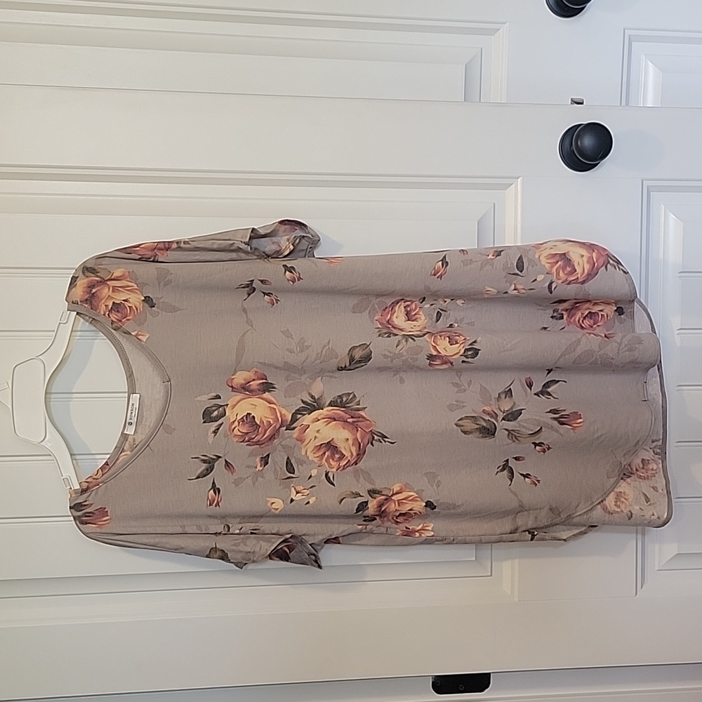 Short sleeve floral bom bom shirt